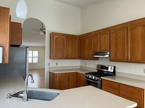 516 Gertrude Dr in Windsor, CA - Building Photo - Building Photo
