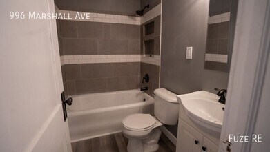 996 Marshall Ave in St. Paul, MN - Building Photo - Building Photo