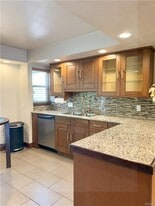 5216 Lindley Ave in Los Angeles, CA - Building Photo