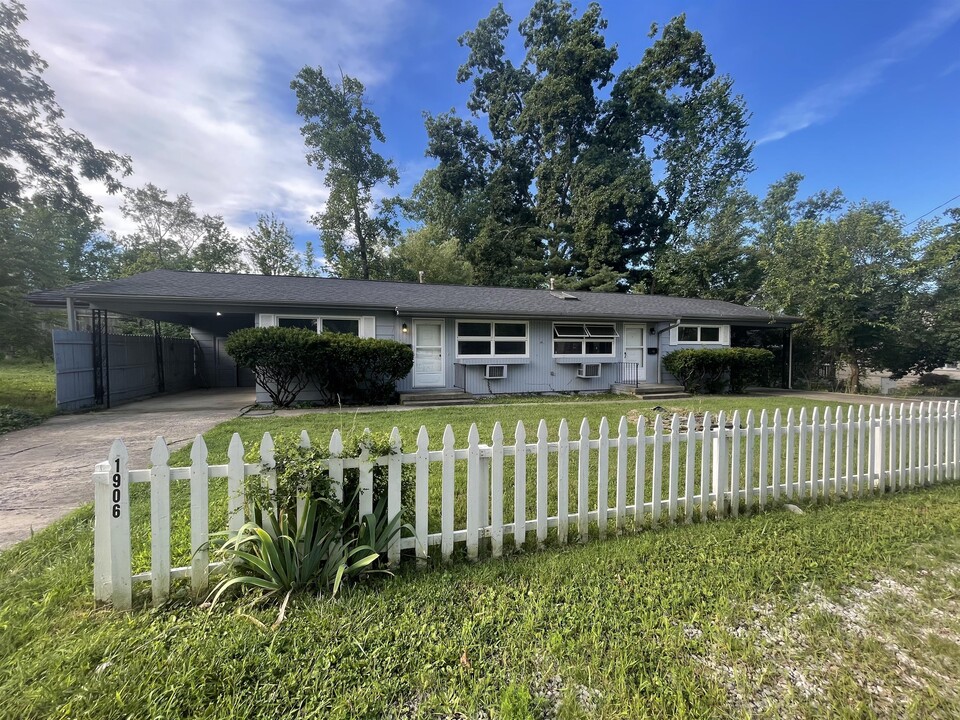 1906 E Maxwell Ln in Bloomington, IN - Building Photo