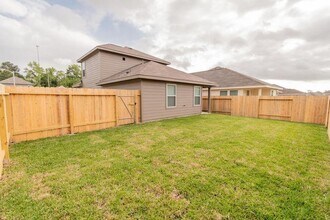 445 Upper Creek Dr in Willis, TX - Building Photo - Building Photo