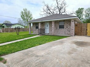 338 S Algeria St in Texas City, TX - Building Photo - Building Photo