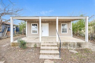228 Yucca St in San Antonio, TX - Building Photo