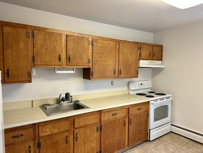 4 Bridge St in New Hartford, CT - Building Photo - Building Photo