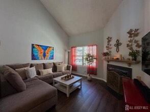 39 Renaissance Ln in New Brunswick, NJ - Building Photo - Building Photo