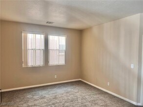 11613 Grotta Azzurra Ave in Las Vegas, NV - Building Photo - Building Photo