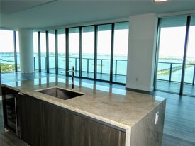 3131 NE 7th Ave in Miami, FL - Building Photo