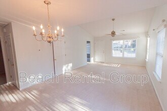 187 Madrid Dr in Murrells Inlet, SC - Foto de edificio - Building Photo