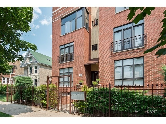 property at 6623 N Greenview Ave