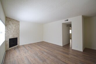 11315 Moorpark St in Los Angeles, CA - Building Photo - Building Photo
