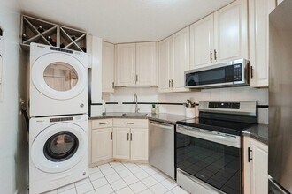 51 Pettee St, Unit 13 in Newton, MA - Building Photo - Building Photo