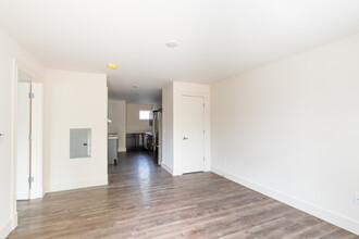 Cabanne Apartments in St. Louis, MO - Building Photo - Interior Photo