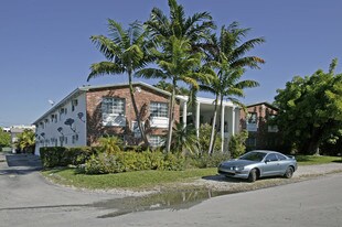 Cambridge House in South Miami, FL - Building Photo
