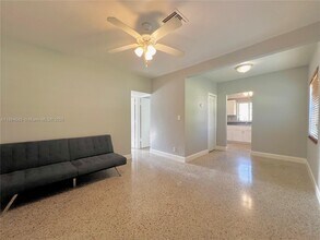 11121 NE 9th Ct in Biscayne Park, FL - Building Photo - Building Photo