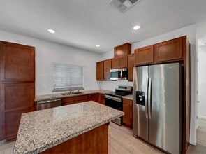 3775 Rynders Way in Sacramento, CA - Building Photo - Building Photo