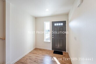 1073 S Grand Dr in Moses Lake, WA - Building Photo - Building Photo