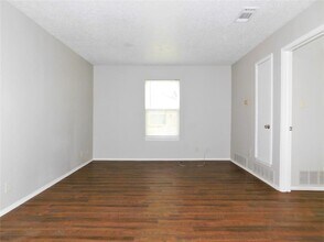 2511 W Prairie St-Unit -2 in Denton, TX - Foto de edificio - Building Photo