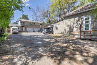 Cloverdale Garden Apartments in Cloverdale, CA - Building Photo - Building Photo