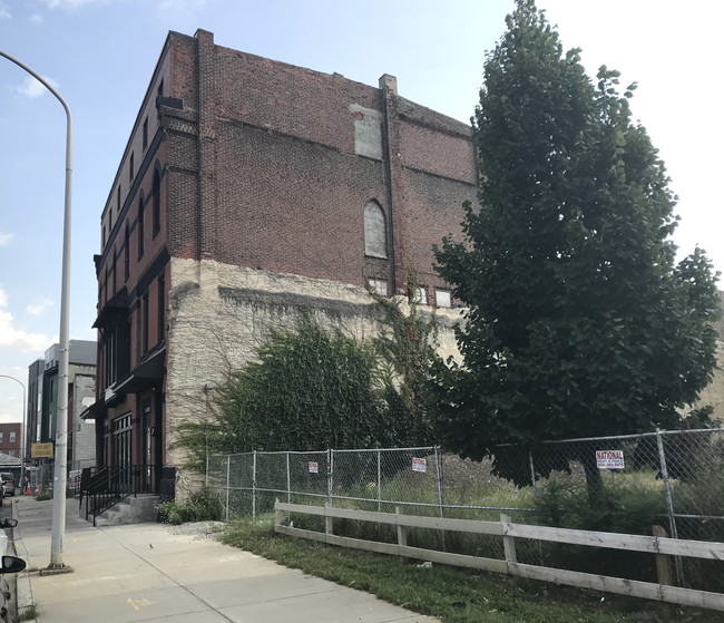 1800 Ridge Ave in Philadelphia, PA - Foto de edificio - Building Photo