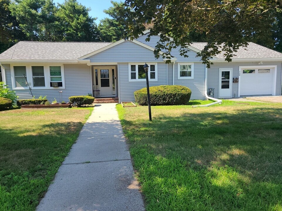 159 Lake St in Weymouth, MA - Building Photo