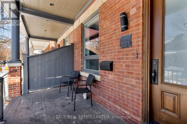 221 Crawford St in Toronto, ON - Building Photo - Building Photo