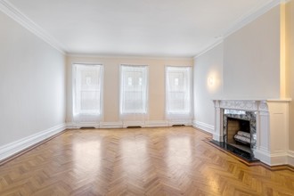 Townhouse Parlor Floor Duplex w/ 15' ceil's in New York, NY - Building Photo - Building Photo