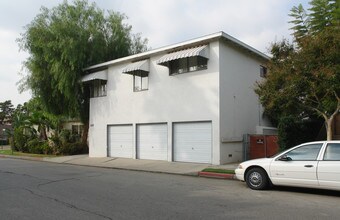 1226 Valley View Rd in Glendale, CA - Building Photo - Building Photo