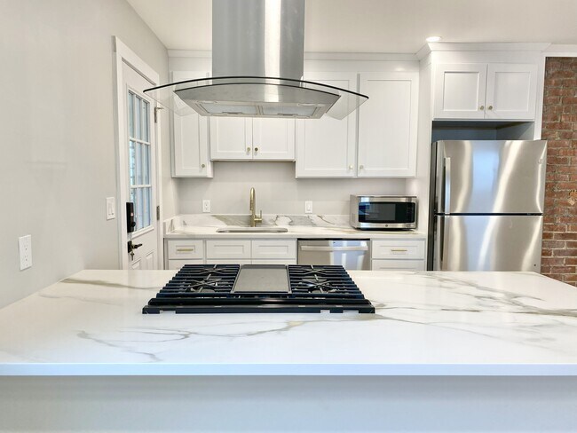 11 Lagrange Ave, Unit 1 in Arlington, NY - Building Photo - Building Photo