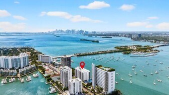 7928 West Dr in North Bay Village, FL - Building Photo