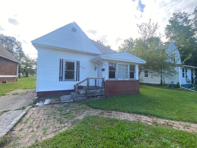 property at 725 N Kimball St