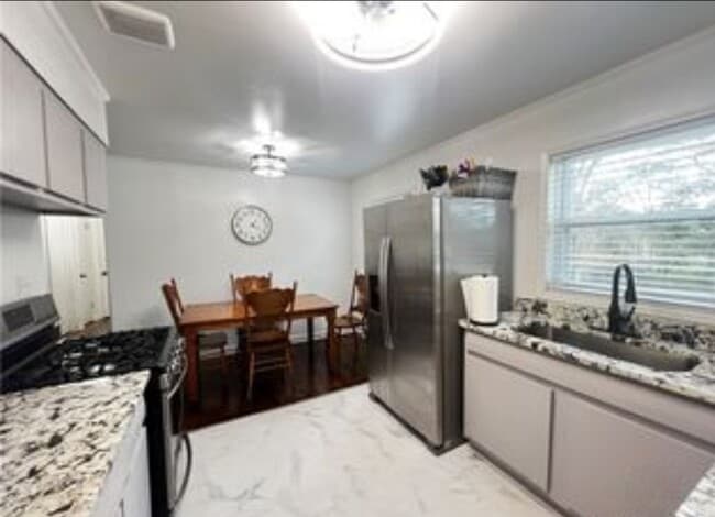 property at 140 N Richmond St