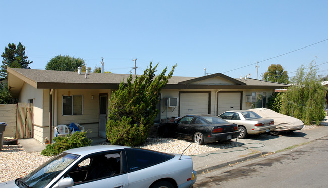 1215 Jacky Dr in Santa Rosa, CA - Building Photo - Building Photo