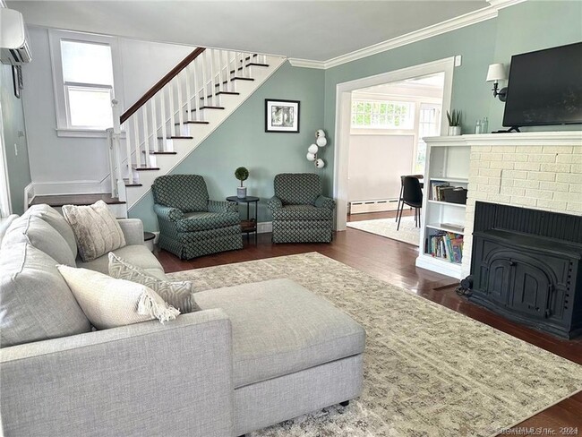 43 Bungalow Park in Stamford, CT - Building Photo - Building Photo
