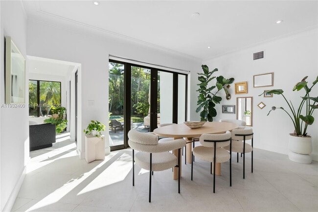 2489 Meridian Ave in Miami Beach, FL - Building Photo - Building Photo