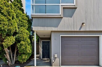 2364 Fairview Ave E in Seattle, WA - Building Photo - Building Photo