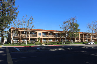 Clairemont Arms in San Diego, CA - Building Photo - Building Photo