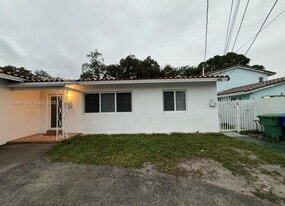 1122 NW 32nd Ct in Miami, FL - Building Photo