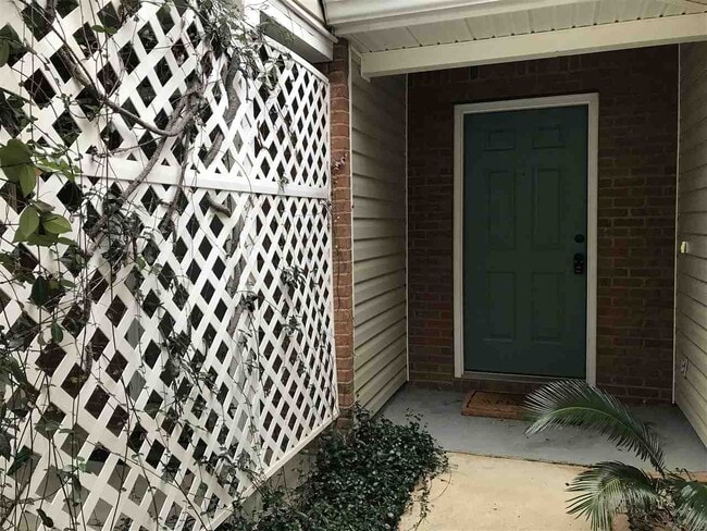 2128 Delta Blvd in Tallahassee, FL - Building Photo - Building Photo