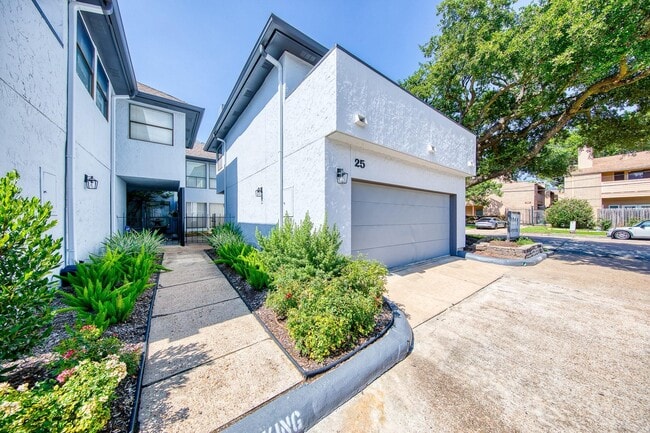 property at 1914 Augusta Dr