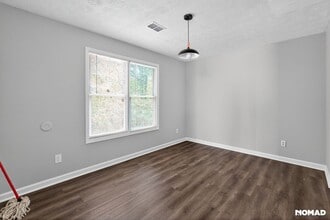 5508 Windwood Rd in Atlanta, GA - Foto de edificio - Building Photo