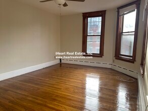 338 K St, Unit 1 in Boston, MA - Building Photo - Building Photo