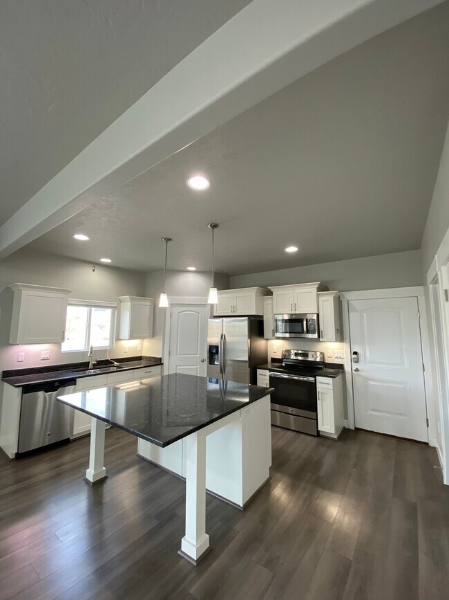 3809 E Cunninghill Dr in Eagle Mountain, UT - Building Photo - Building Photo