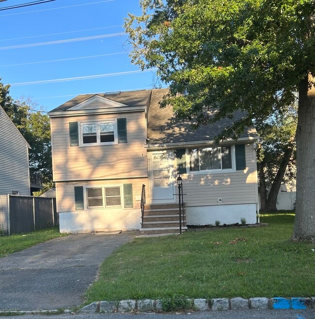 24 Huron Ave in Lake Hiawatha, NJ - Building Photo - Building Photo