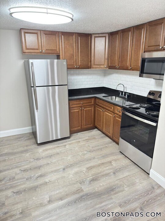 85 Ridgewood Ln in Gardner, MA - Building Photo