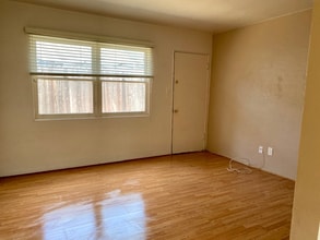 2055 Morena Blvd in San Diego, CA - Foto de edificio - Building Photo