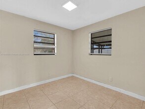 5611 SW 38th St in Davie, FL - Building Photo - Building Photo