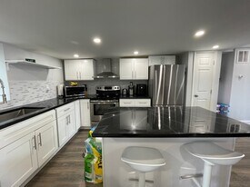 2423 W Jefferson St, Unit 2