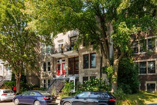 251 Melville Av in Westmount, QC - Building Photo
