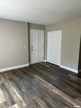 5029 N Lakeside Pl in Peoria Heights, IL - Building Photo - Building Photo