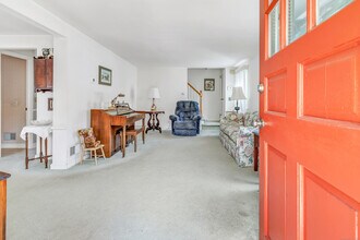 93 Catherine Terrace in Fairfield, CT - Foto de edificio - Building Photo